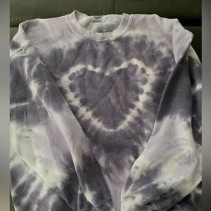 URBAN OUFITTERS CREWNECK